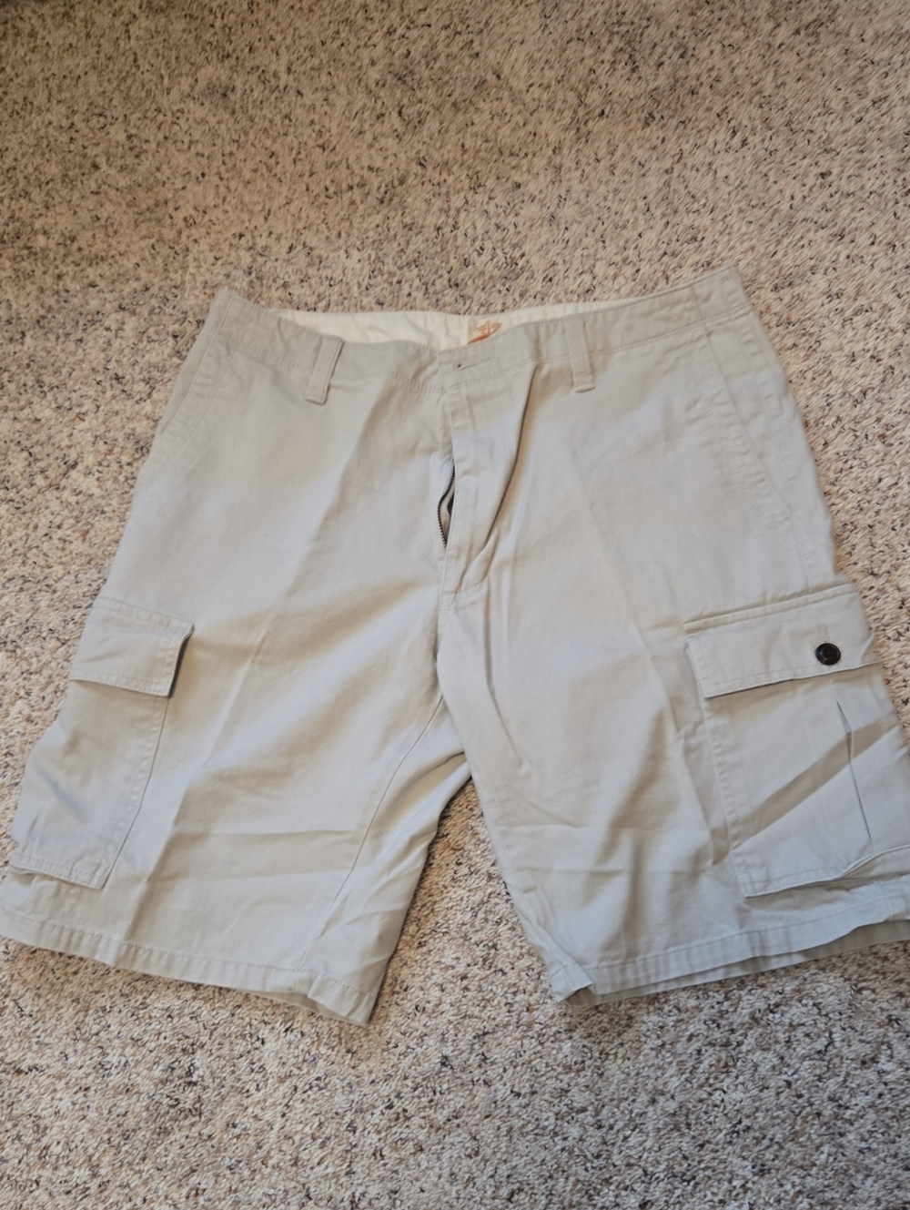 Dockers Men's Cargo Shorts in Light Cement Size 34